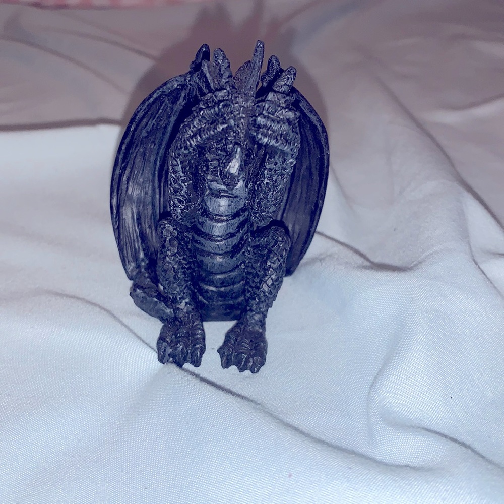 Mini dragon statue